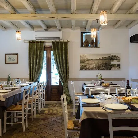 ファームステイ Agriturismo Valle Dei Margi