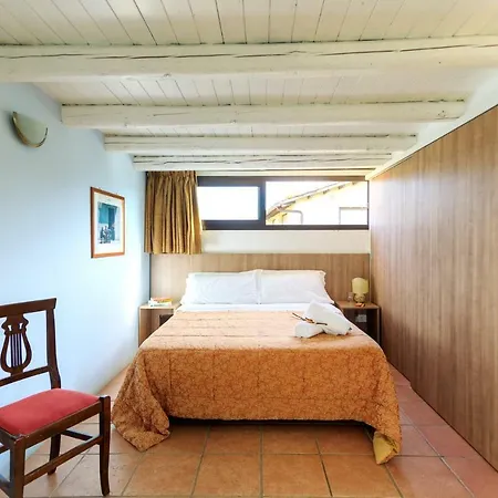 ファームステイ Agriturismo Valle Dei Margi